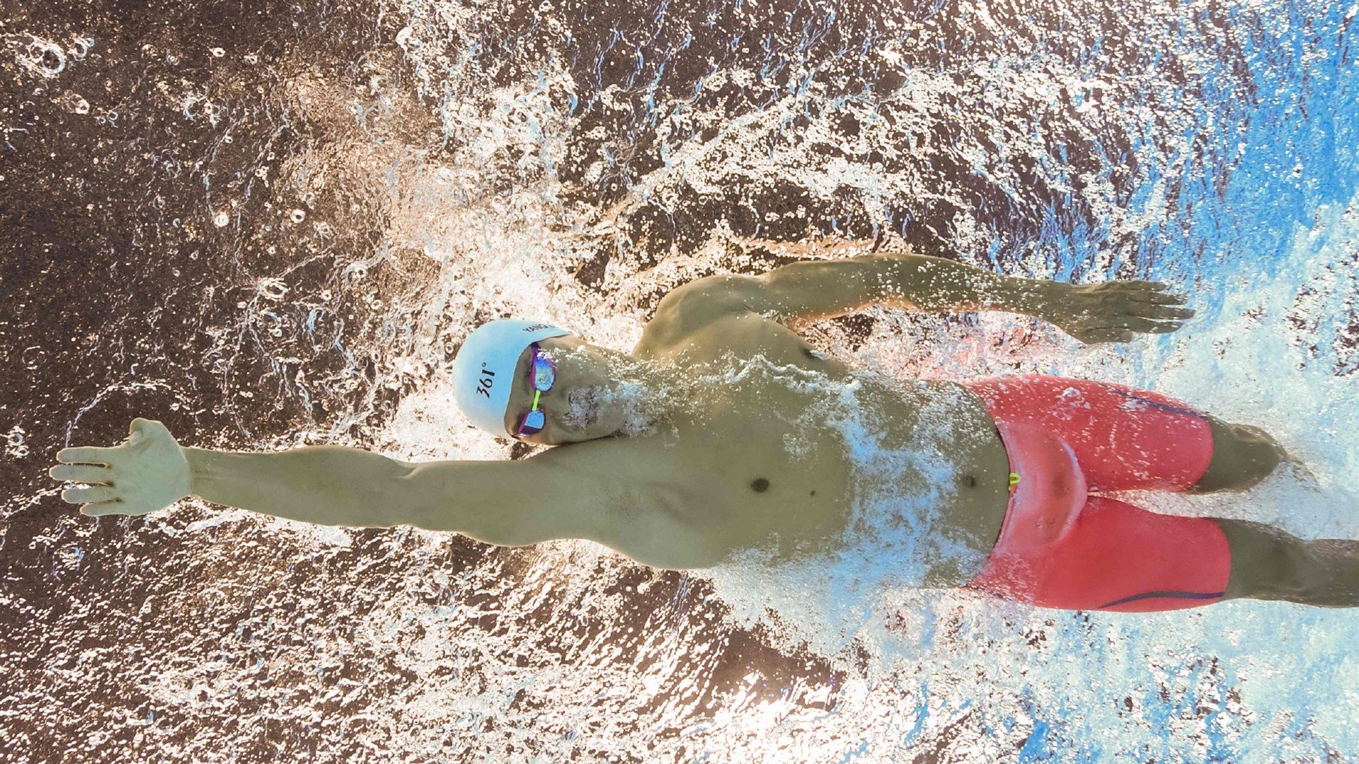 布克生涯之夜，当尼克斯的蓝橙照亮孟菲斯的夜空